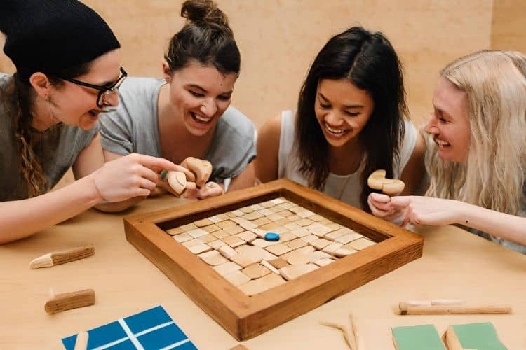 Holzspiele für Erwachsene Ratgeber Holzspiele für Erwachsene Ratgeber